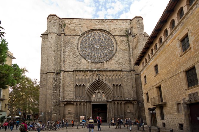 Walking tour of the Gothic Quarter of Barcelona + Cathedral - Squares that do the talking: Plaça del Rei and Plaça de Sant Felip Neri