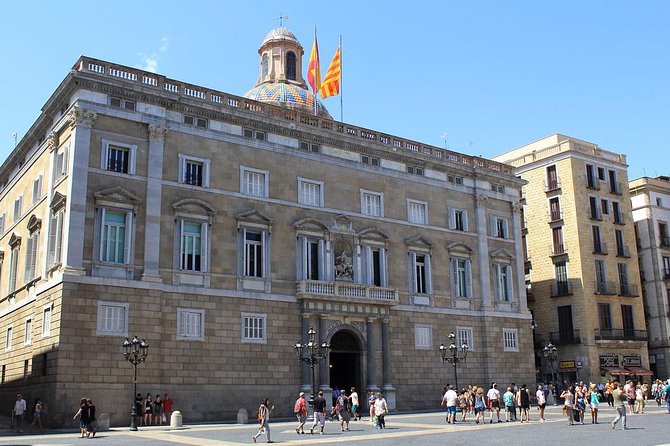 Walking tour of the Gothic Quarter of Barcelona + Cathedral - The moment that makes the tour feel complete: Basilica de Santa Maria del Pi