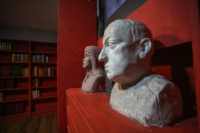 Xcape Room Bcn: Corpse Gallery Escape Room Barcelona - Team size sweet spot: up to six works best