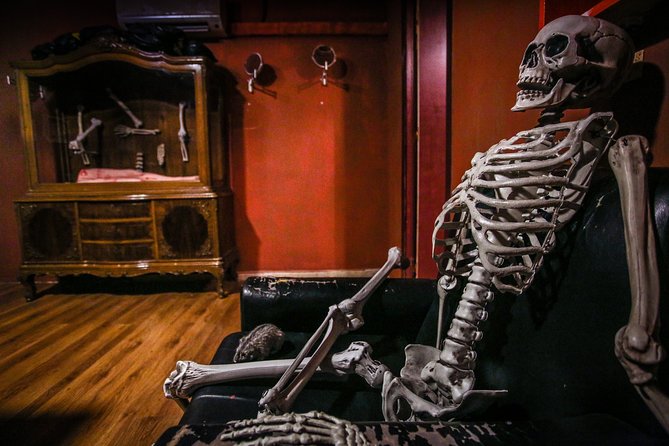 Xcape Room Bcn: Corpse Gallery Escape Room Barcelona - Timing and pacing: multiple time slots, one focused sprint